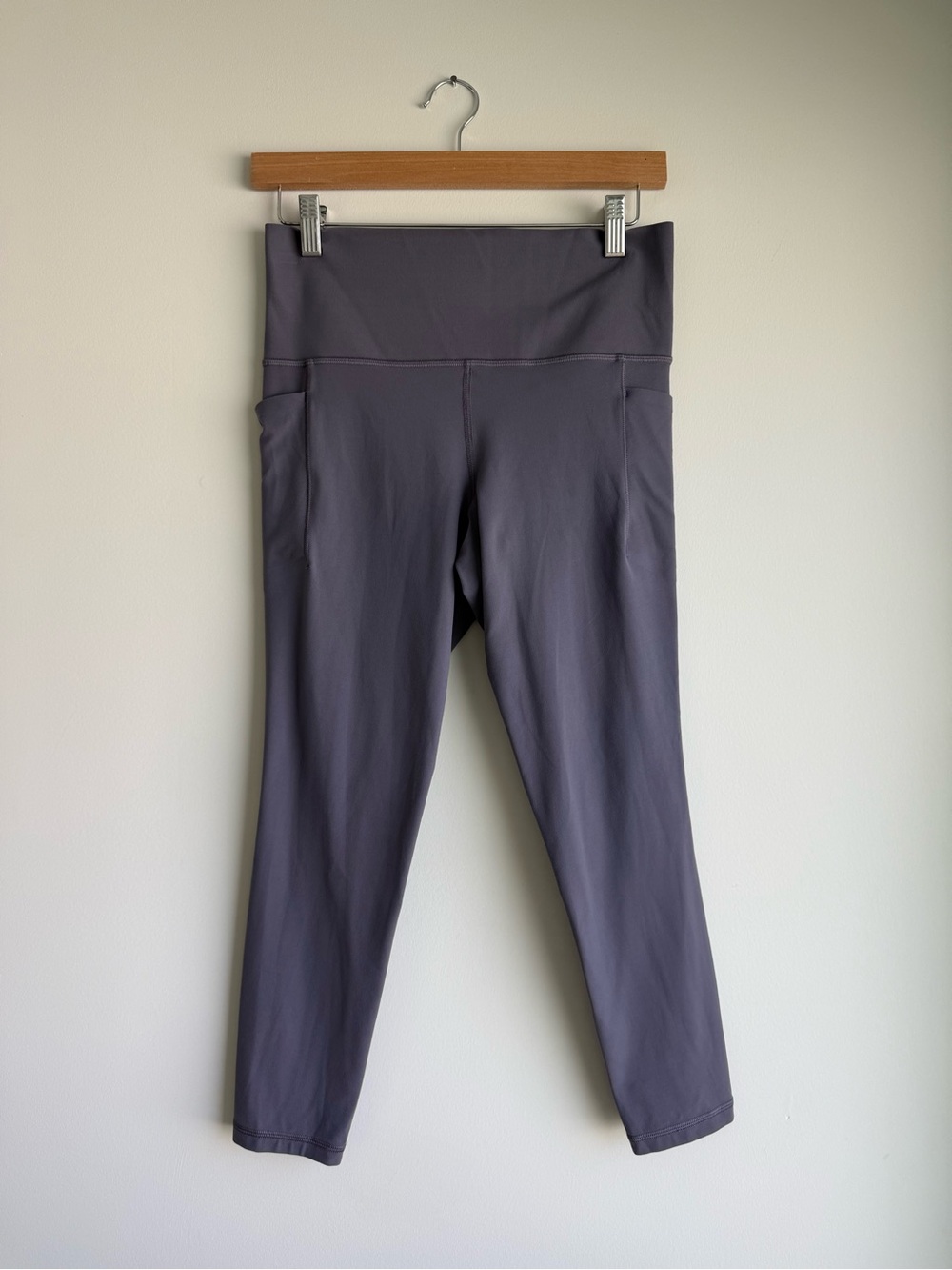 Athleta Salutation Stash 7/8 Leggings Size M